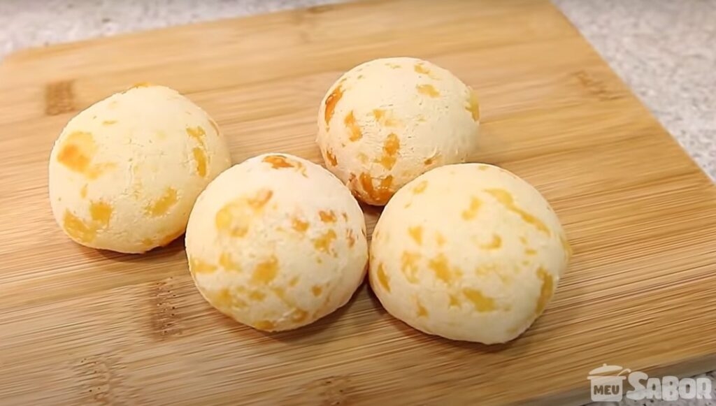 Nossa Uai que Trem Bão Sô!!! Quem ai não gosta de um delicioso Pão de Queijo Mineiro? Vamos fazer!!