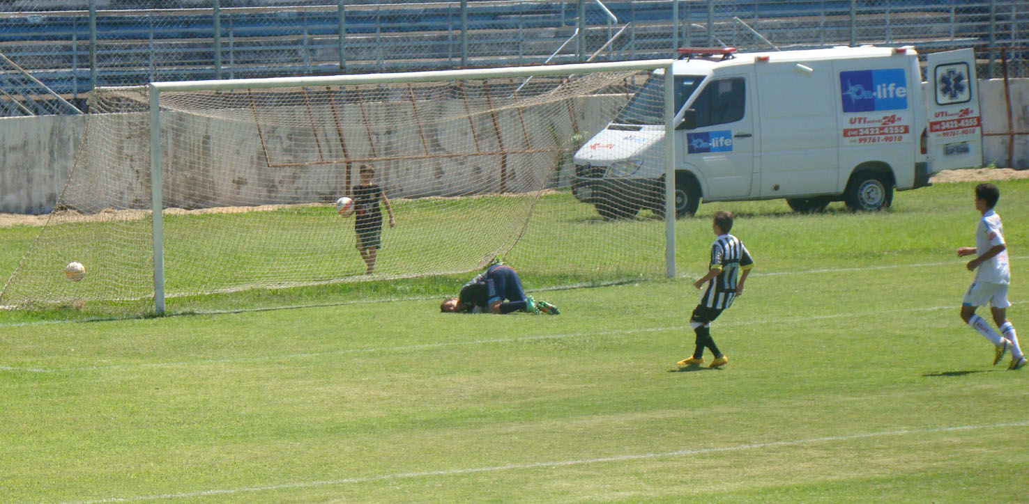 MAC toma virada e afasta sonho do título no Sub-13