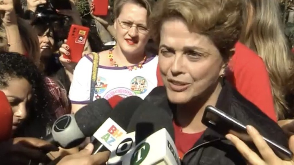 "Expectativa é que a democracia ganhe", diz Dilma após votar em BH "Expectativa é que a democracia ganhe", diz Dilma após votar em BH