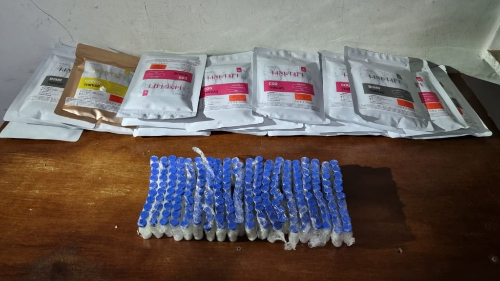 Passageiro de ônibus é detido na BR-153 com botox do Paraguai e produto proibido Passageiro de ônibus é detido na BR-153 com botox do Paraguai e produto proibido