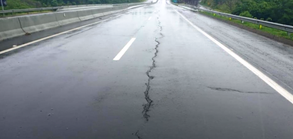 Fissuras na pista interditam trecho da rodovia SP-294 em Garça; veja desvios