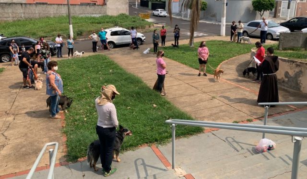 Marília tem benção de animais, arrecadação de ração e missa para São Francisco