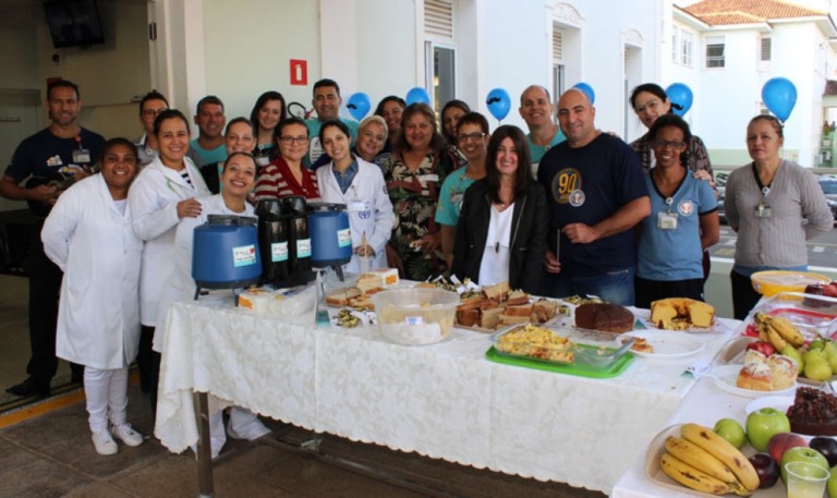 Oncologia da Santa Casa de Marília faz homenagem aos pais em café da manhã