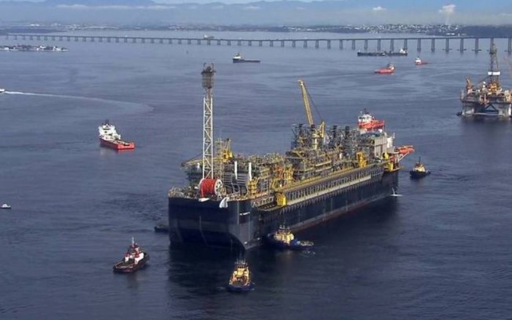 Petrobras e Marinha apuram 'passeio' de navio-plataforma durante temporal no Rio