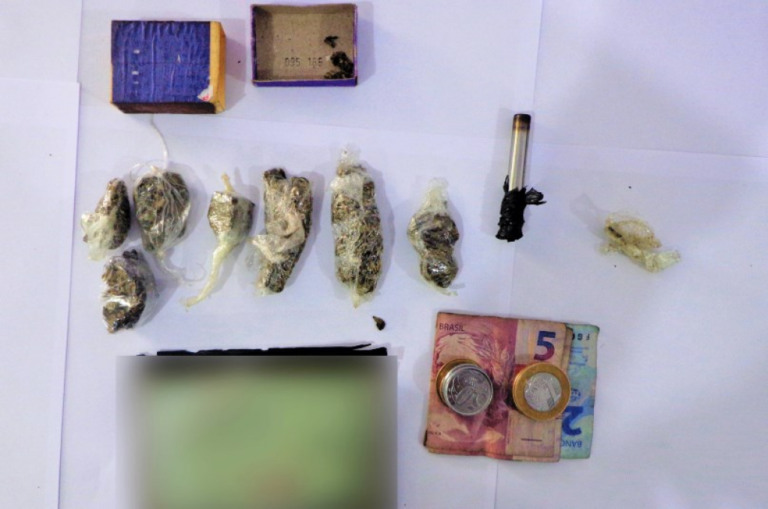 Agentes flagram dois acusados de jogar drogas para detentos em Bauru