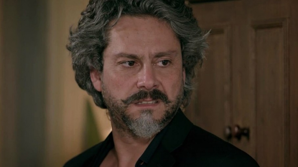 "Império": José Alfredo desmascara Fabrício e fica em choque com real identidade