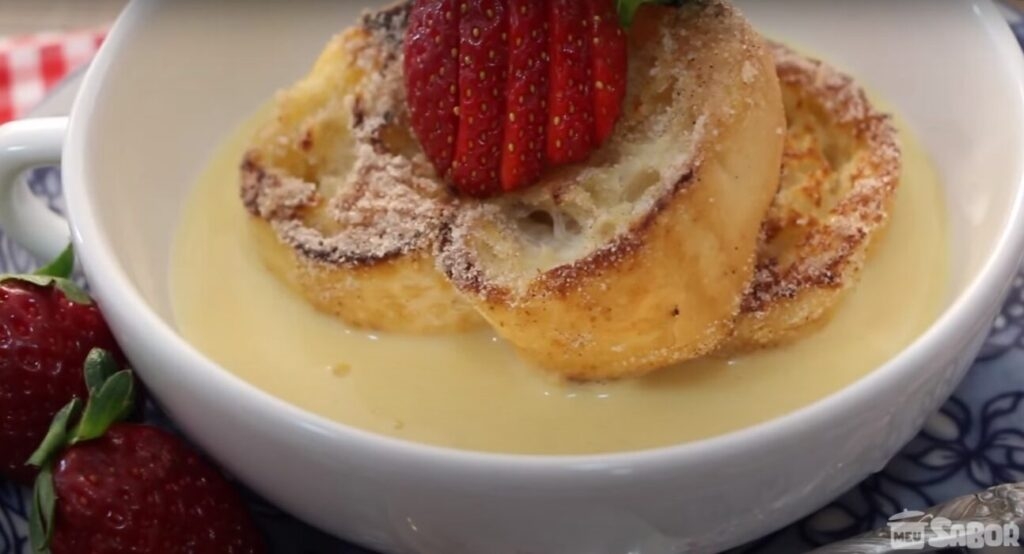 Veja só essa sobremesa gourmet e fácil de fazer para servir no almoço em família, Rabanada com Creme Inglês