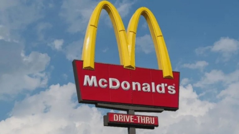 McDonald's anuncia venda de restaurantes e encerra operações na Rússia
