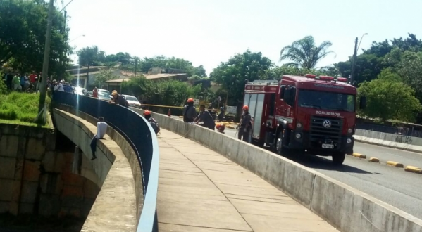 Bombeiros resgatam jovem em viaduto de Bauru – Reprodução JC Net