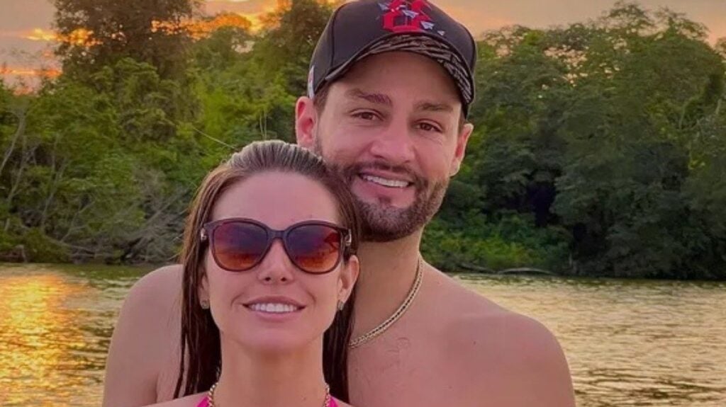 Sertanejo Munhoz anuncia fim de namoro com engenheira: ‘Infelizmente’