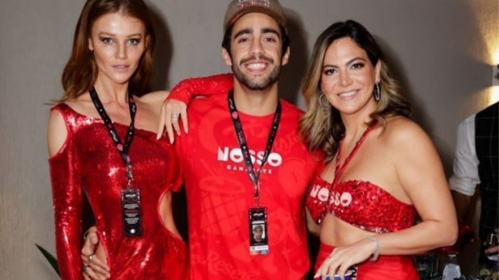 Carnaval 2022: Pedro Scooby curte Sapucaí com Cíntia Dicker Carnaval 2022: Pedro Scooby curte Sapucaí com Cíntia Dicker