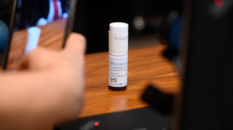 Projeto visa distribuir medicamento à base de canabidiol no SUS
