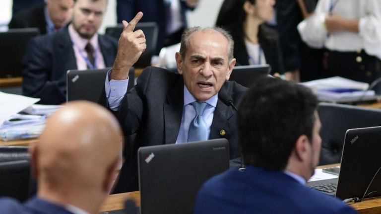 Orçamento: Relator quer Auxílio e piso da enfermagem em PEC fura teto