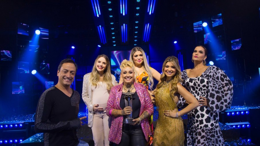 Ex-backing vocal de Anitta vence reality show comandado por Amanda Françozo