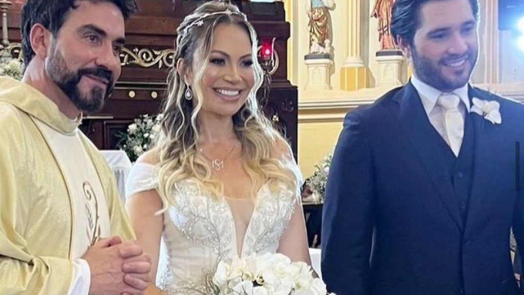 "Segurei o homem de vez", diz Solange Almeida após casamento "Segurei o homem de vez", diz Solange Almeida após casamento