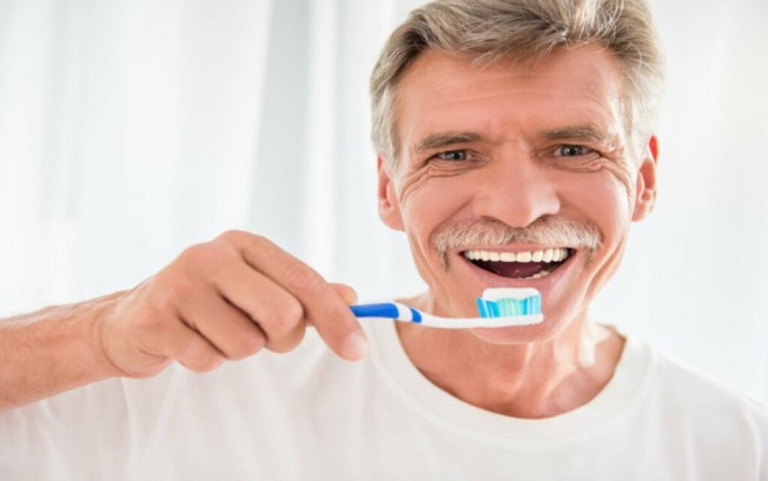 3 problemas bucais que mais afetam os idosos