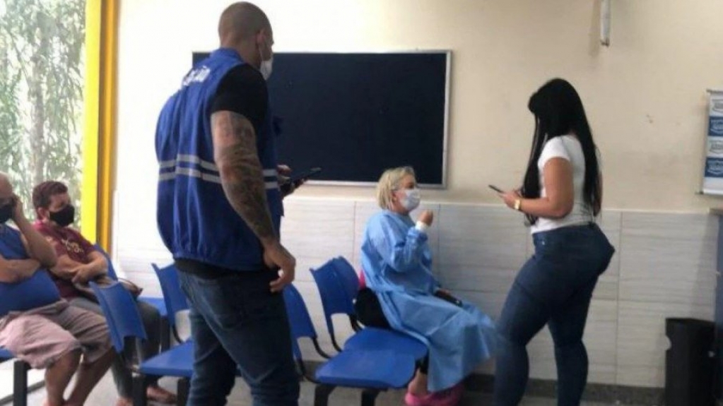 Médica é flagrada prescrevendo receita com carimbo de outro profissional