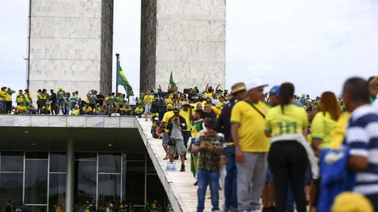 AGU cobra R$ 100 milhões de financiadores dos atos golpistas