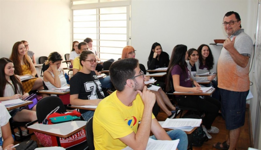 Escola de Redação ganha alunos, novo espaço e foca sucesso em vestibulares