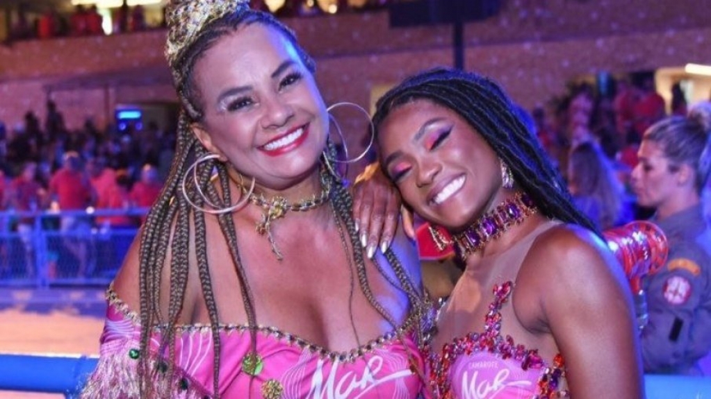 Carnaval 2022: Érika Januza e Solange Couto se encontram em camarote Carnaval 2022: Érika Januza e Solange Couto se encontram em camarote