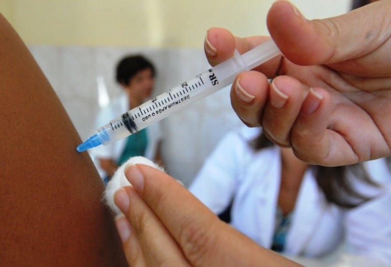 Saúde abre vacinação contra gripe para todo público em Marília; doses remanescentes