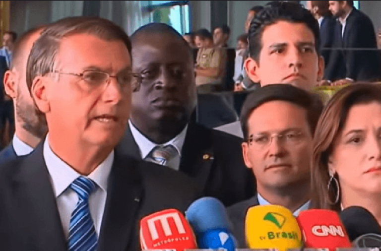 Bolsonaro convoca coletiva e primeiro pronunciamento após as eleições