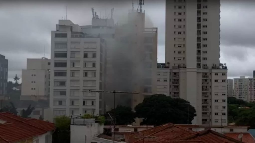 SP: incêndio atinge prédio em Perdizes