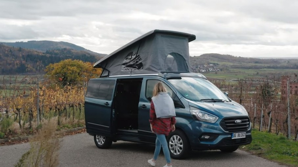 Alemã Buerstner tranforma novo Ford Transit em motorhome