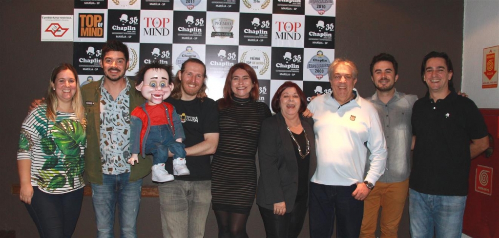 Standup no Chaplin, homenagens para mães, gente bonita e mais na coluna social