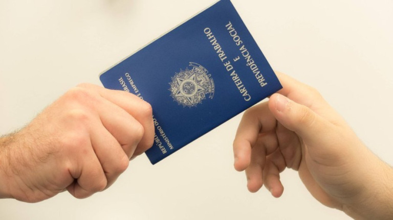Vence Medida Provisória sobre pagamento de empregadas domésticas