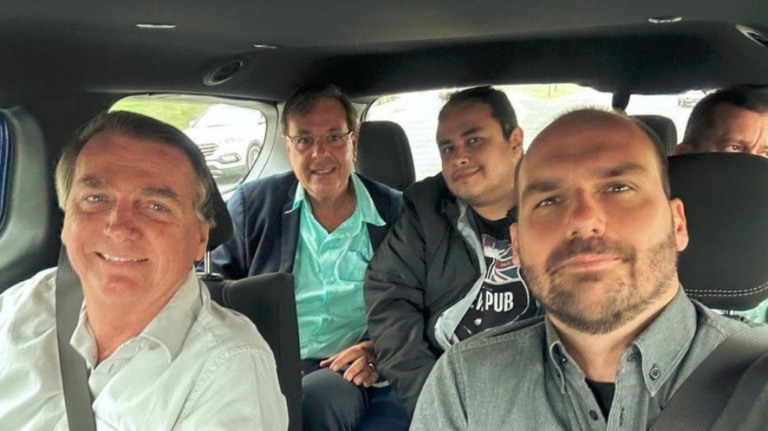 EUA: Jair Bolsonaro deixa Orlando e viaja para Nashville