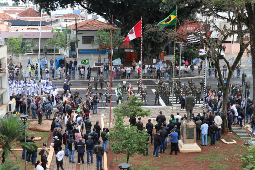 Fotos - Desfile da Independência tem grande público, crianças, e campanha na avenida