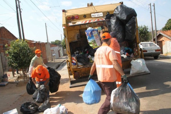 Coleta de lixo funciona normalmente na cidade