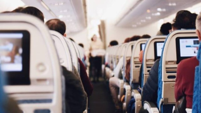 Anvisa: máscaras deixam de ser obrigatórias em aviões e aeroportos