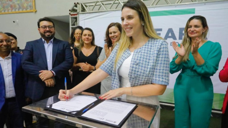 Divulgação – 27.04.2023 A prefeita de Sobral, Christianne Coelho (PT), a vice-governadora Jade Romero (MDB) e a senadora Augusta Brito (PT)