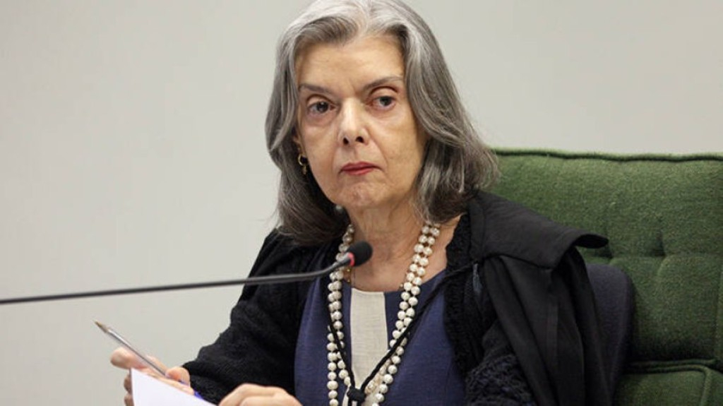 TSE manda remover notícias falsas que ligam Lula à facada de Bolsonaro TSE manda remover notícias falsas que ligam Lula à facada de Bolsonaro