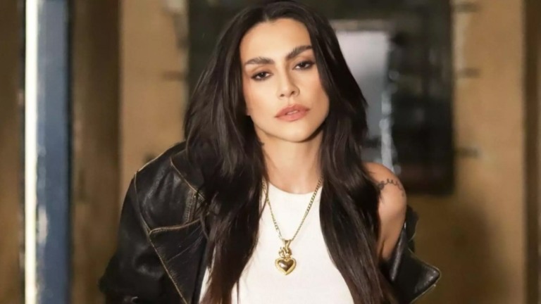 Cleo celebra sucesso de seu primeiro álbum como cantora: ‘Vício é o nome da música’