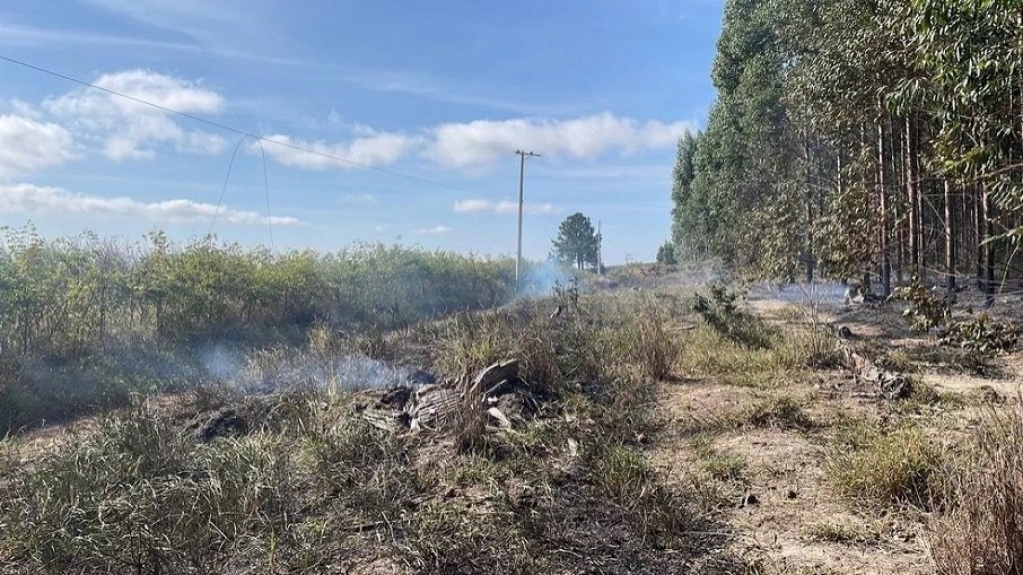 SP: Três pessoas morrem em queda de avião em Salto de Pirapora