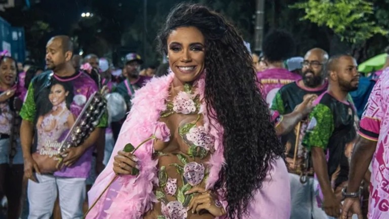 Evelyn Bastos investe pesado em treino para carnaval 2024: ‘Chegar em forma’
