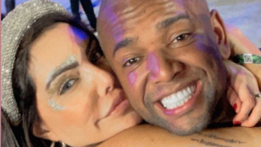 Liziane Gutierrez e Nego do Borel trocam beijos na Sapucaí Liziane Gutierrez e Nego do Borel trocam beijos na Sapucaí