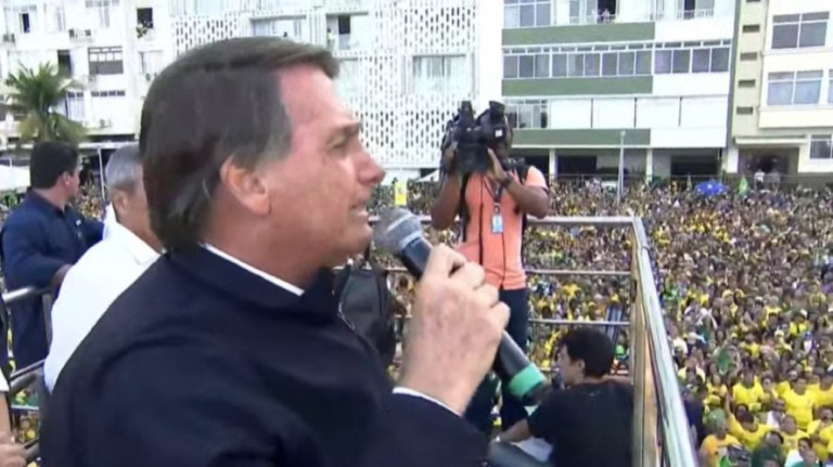 Centrão é contra ida de Bolsonaro ao funeral da rainha Elizabeth