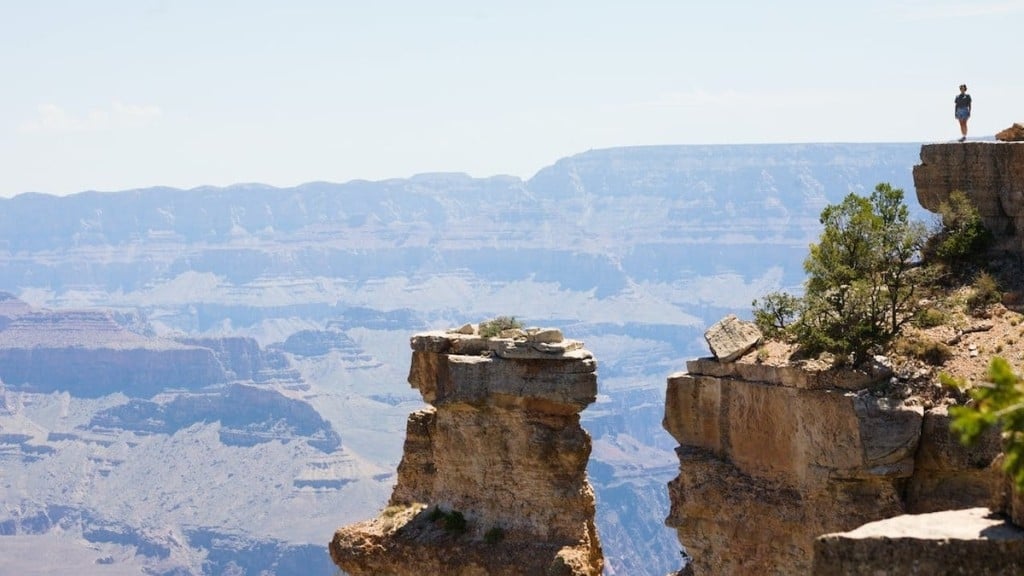 Sam Jotham Sutharson/Pexels O Parque Nacional do Grand Canyon oferece diversos serviços para seus visitantes aventureiros