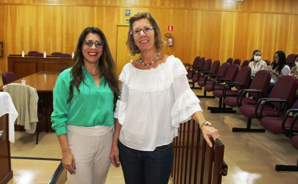 Nutricionista Viviane Della Costa com a orientadora doutora Cláudia Rocco (são duas fotos, para escolher a melhor)