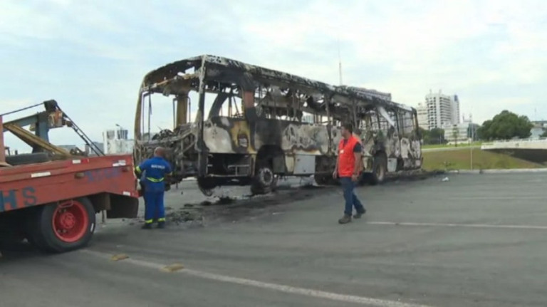 Brasília: carros de bombeiros foram apedrejados em atos de vandalismo