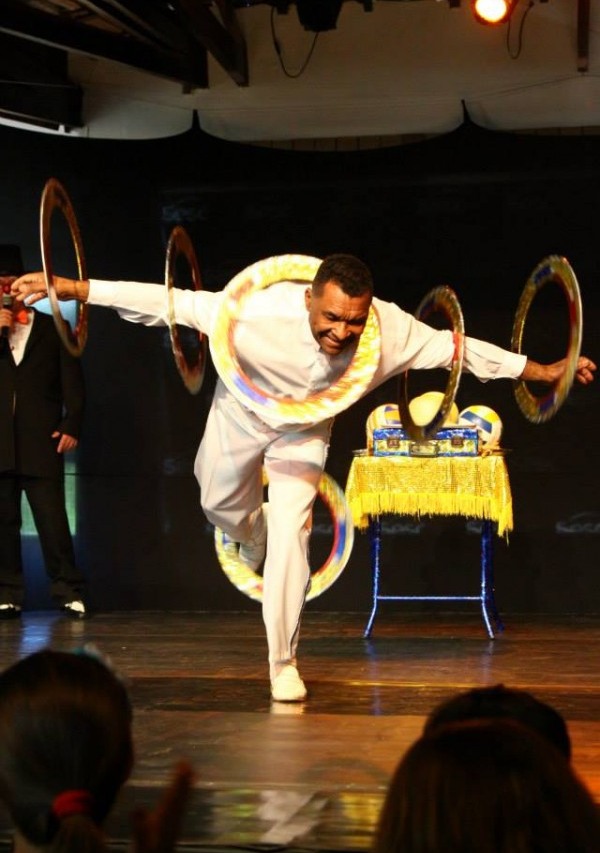 Espetáculo une teatro e circo na cidade
