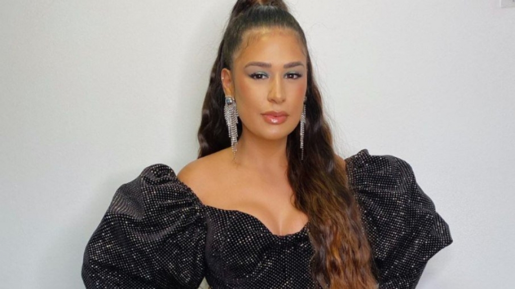 Simone compra bolsa de grifa avaliada em R$ 5,3 mil: 'Gostaram?' Simone compra bolsa de grifa avaliada em R$ 5,3 mil: 'Gostaram?'