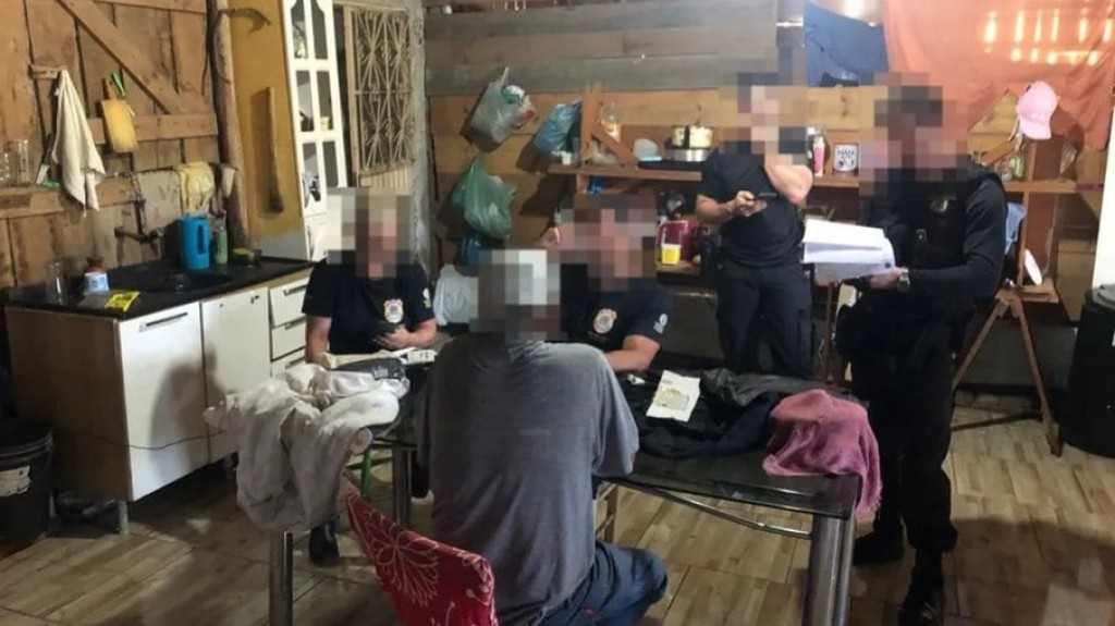 Trabalhador que dormia ao lado de chiqueiro é resgatado no RS