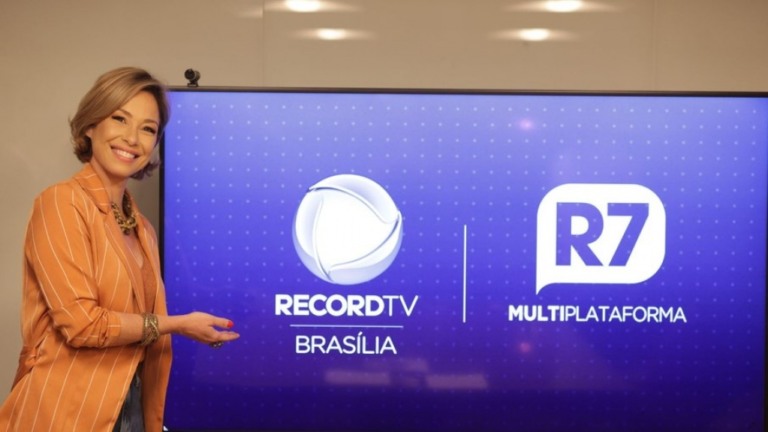 Record contrata apresentadora demitida por Silvio Santos na pandemia