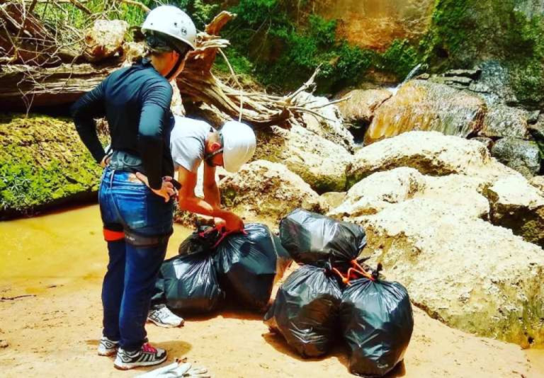 Limpeza de cachoeira em projeto da Origem e Gaya Rapel em Marília