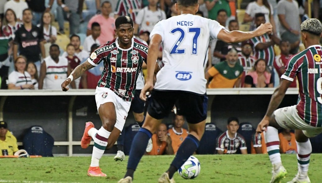 Fluminense vence o Cruzeiro e entra no G4 do Brasileirão